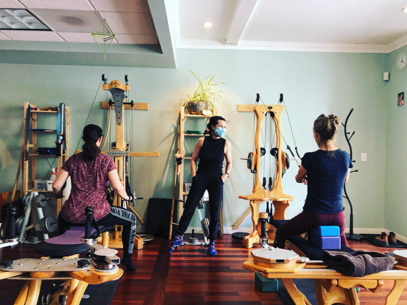 Heather teaching the Advanced Class Gyrotonic Trainer Heather Jackson teaching a Gyrotonic class an upper body sequence